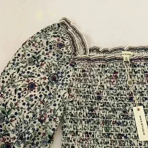 Max Studio smocked peasant blouse NWT size small - Picture 4 of 13